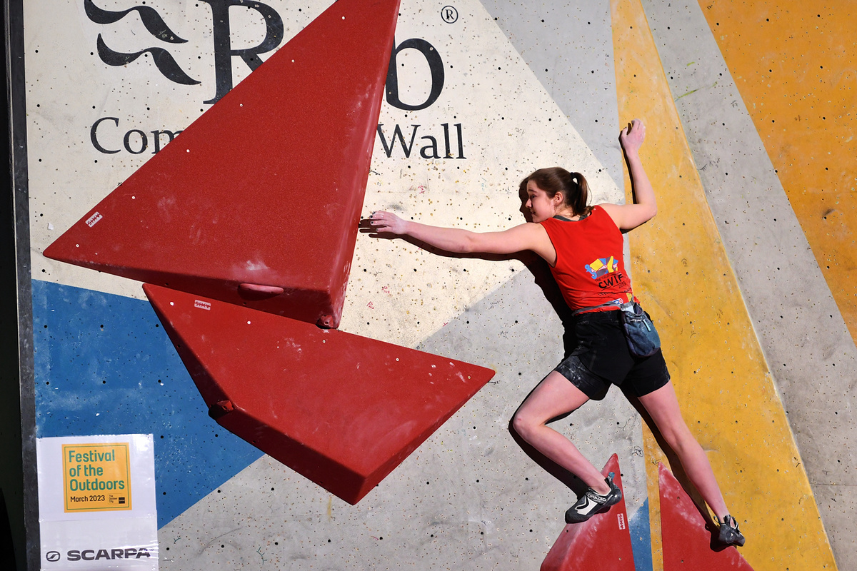 Erin McNeice flashing the super techie W2 to dominate the women’s CWIF final and take the win. Photo: Keith Sharples