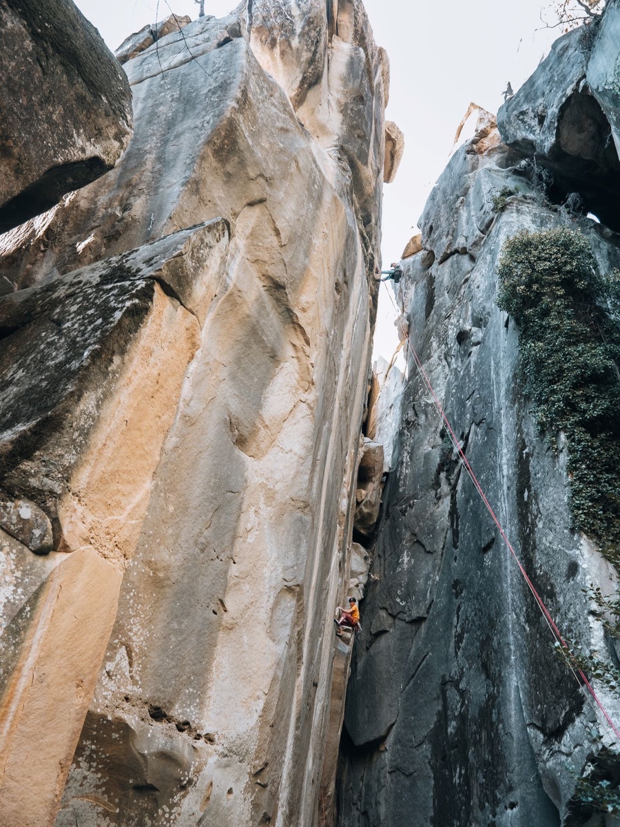 Steve McClure dwarfed by Le Voyage, Annot. Photo: Grace T.C.P