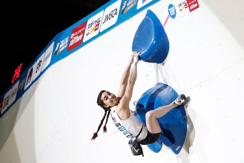 Brooke Raboutou winning her first ever IFSC Gold in Hachioji. Photo: Dimitris Tosidis/IFSC.