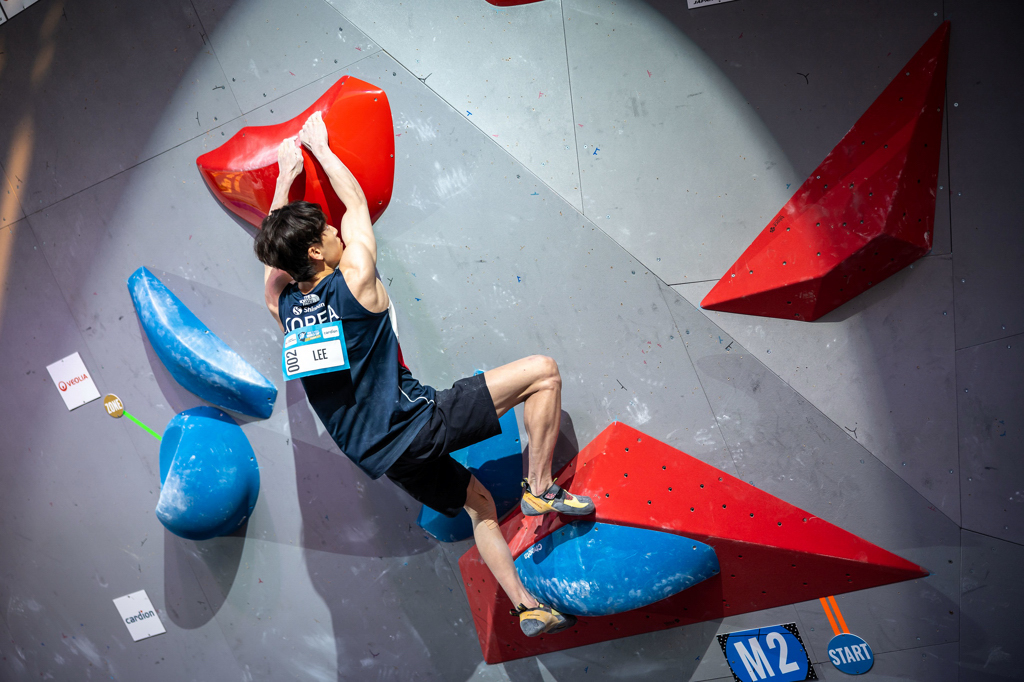 Dohyun Lee competing at Prague. Photo: Jan Virt/IFSC