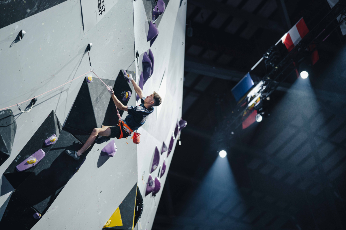 Toby Roberts storning the Lead semi-final to qualify for the Combined finals in 2nd place. Photo: Lena Drapella/IFSC