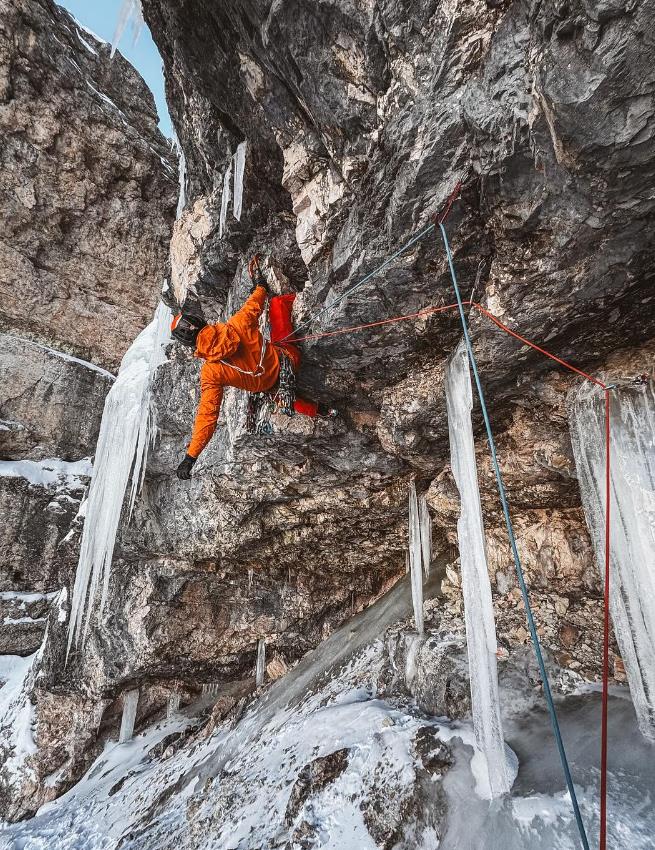 Greg Boswell climbing on what is a probably new mixed route. Photo: Greg Boswell/Instagram