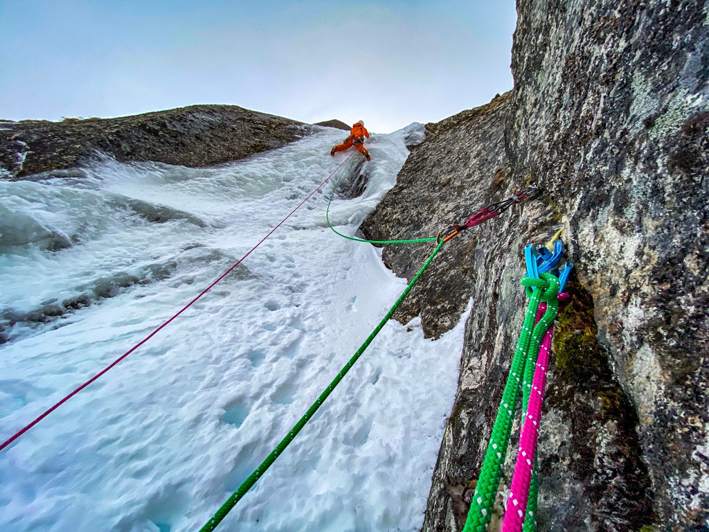 Greg Boswell and Jeff Mercier’s opening gambit; Jeff Mercier leading on Terrible Twos, 120m (IX 10). Photo Greg Boswell