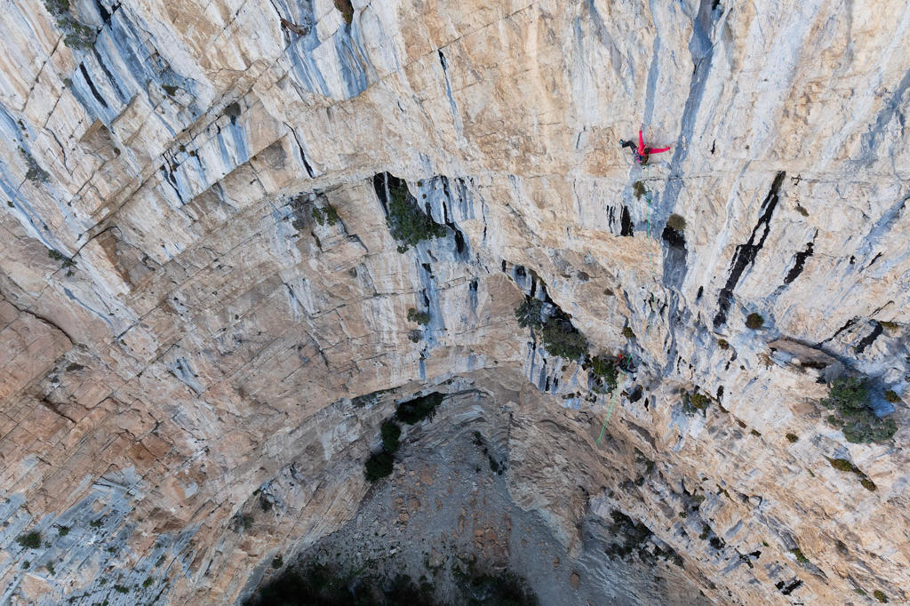 Anna Stöhr climbing high on Ali Baba. Photo: Alpsolut Pictures