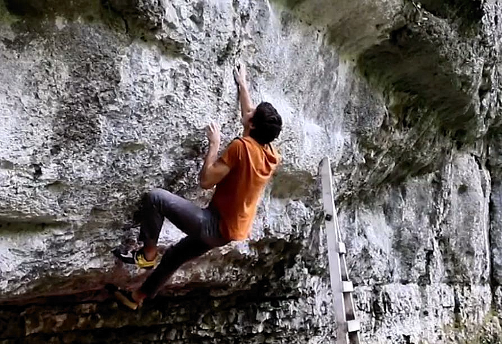 Billy Ridal on Superman Sit (Font 8b+). Video grab 