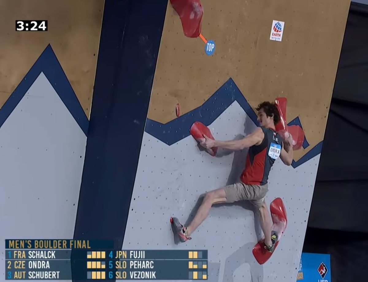 Adam Ondra flashing M4 in his usual calm, business-like and efficient manner to take back-to-back WC victories.