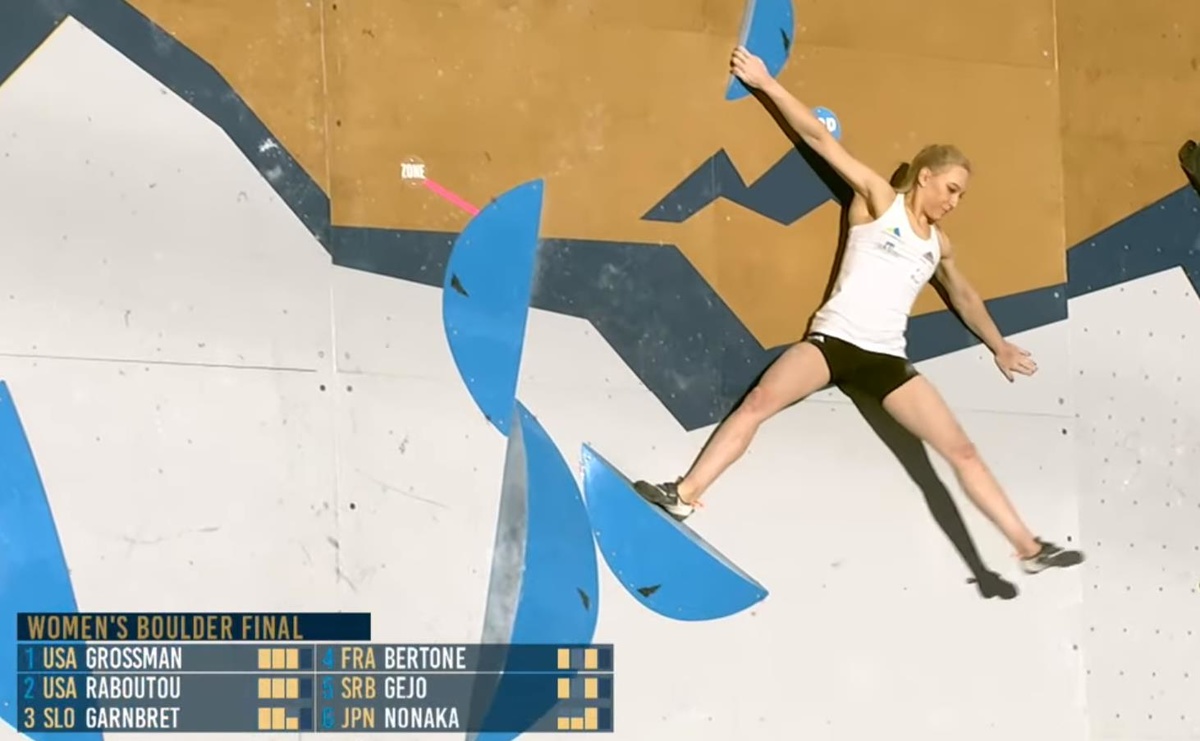 Janja Garnbret flashing W3, albeit spinning wildly having caught the final hold. Her dynamic fast style didn’t give the best results however and she finished 2nd overall.