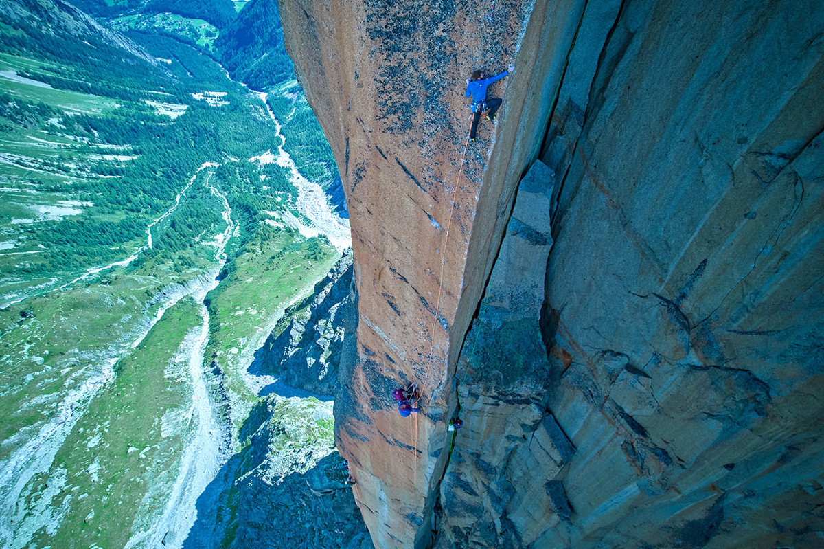 Siebe Vanhee climbing Histoire sans Fin (F8b+). Photo: Fred Moix