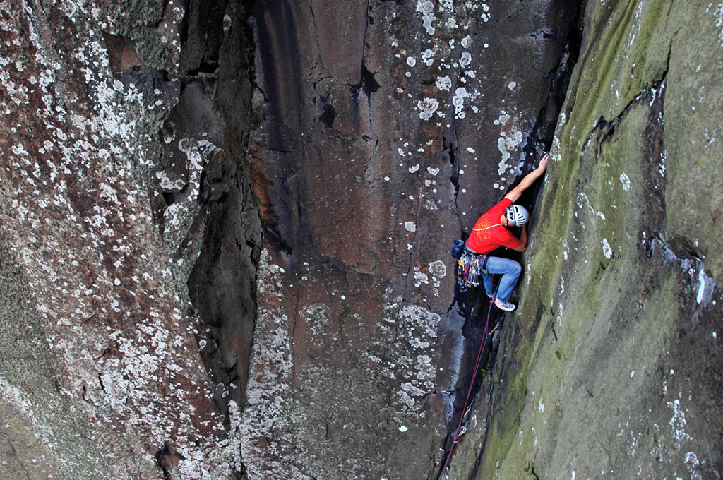 Simon Dale tackles the brilliant corner crack on the lower pitch of Equinox (E2 5b) at Rathlin Wall. Photo: Mike Hutton