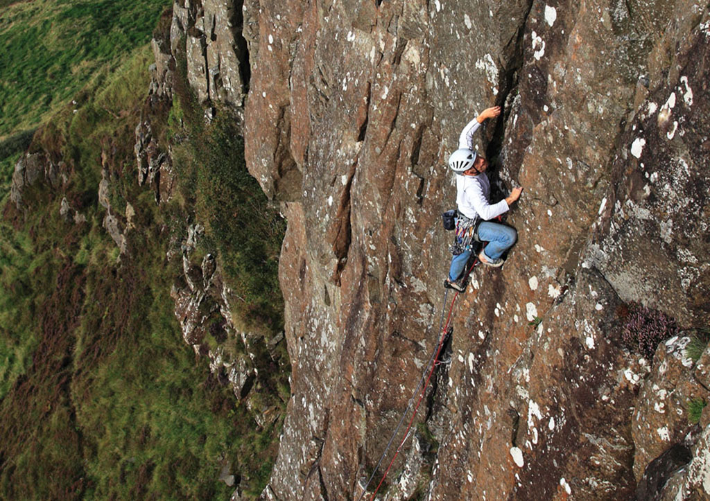 Simon Dale enjoying some solitude on Pangur Ban (HVS 5a) at the Farrangandoo area. Photo: Mike Hutton