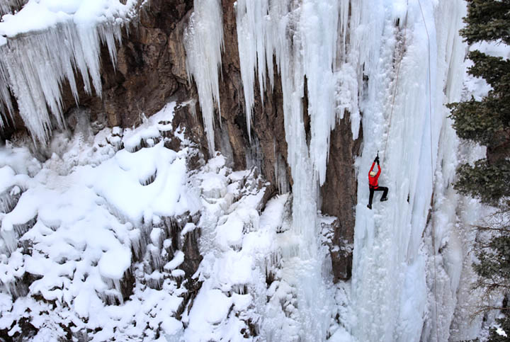 Jim Donini on Arch Mon (WI3) in the Scottish Gullies area. Photo: Mike Hutton