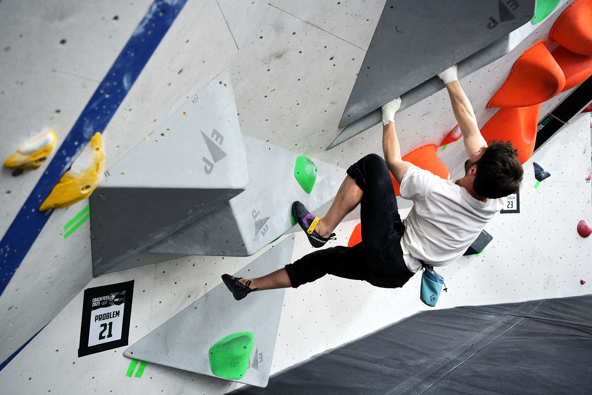 Runner-up, Zac Ely, demonstrating perfect jamming technique for a rightwards trending crack; thumbs-up on the lower hand and thumbs-down for the upper hand. Photo: Keith Sharples