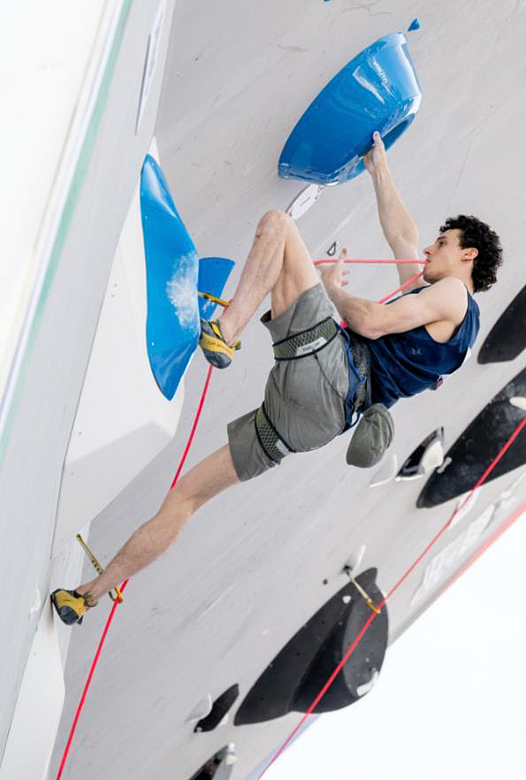 Hamish McArthur competes in the men’s Boulder & Lead final during the Olympic Qualifier Series in Shanghai (CHN). Photo: © Nakajima Kazushige/IFSC. 