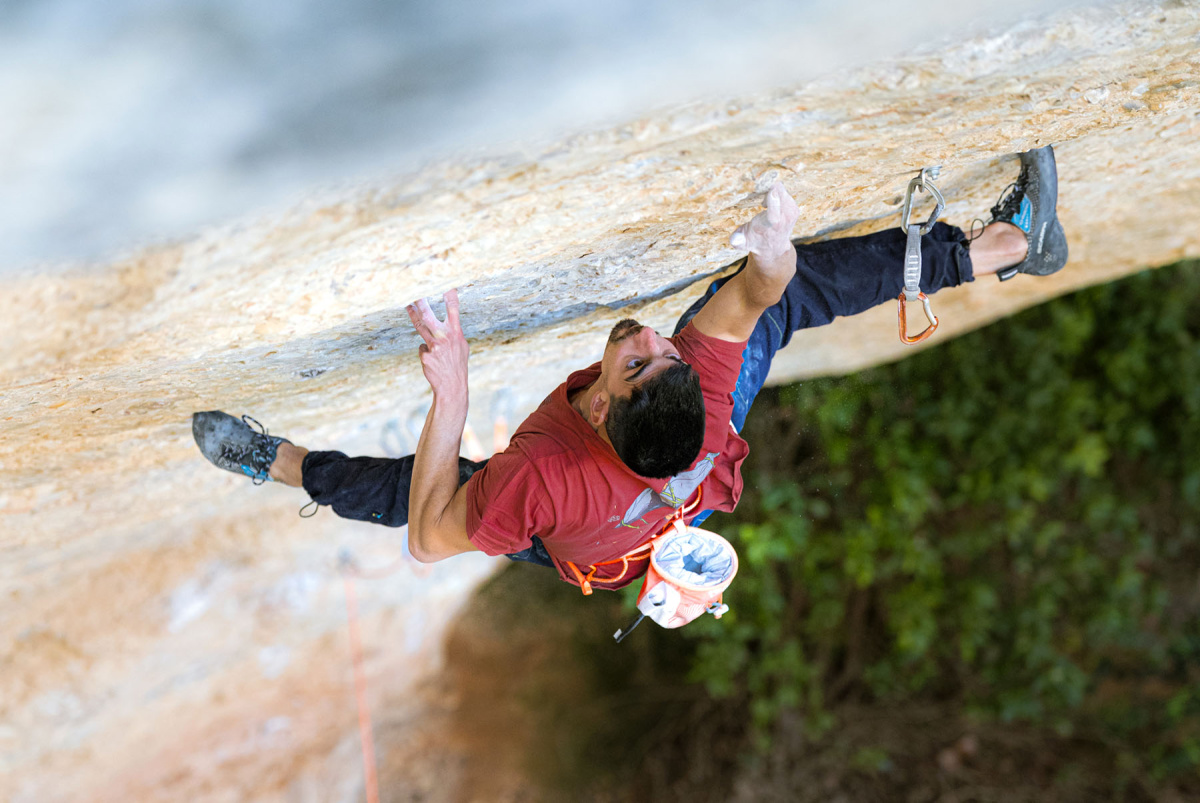 Jorge Díaz-Rullo on Café Colombia at Margalef, Spain. Photo: © Adri Martínez