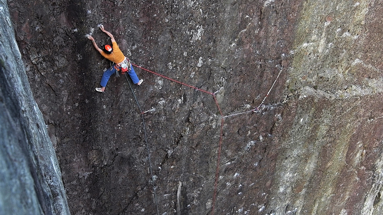 Steve - having left the girdle ledge - approaches the crucial wire: “I knew once I set off there was no stopping – I was going up, or I was coming off….. within reason! I’d already planned that I’d ‘re-assess’, where I’d decide if going forward was a good idea. I assumed the first assessment was at the crucial wire – if I found it… ”. Photo: Keith Sharples