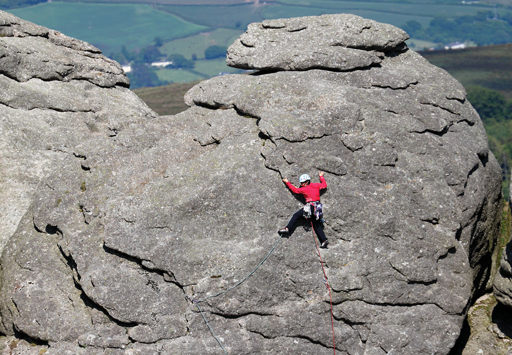 Naomi Simmonite on the finale of Bulging Wall (VD). Photo: © David Siimmonite