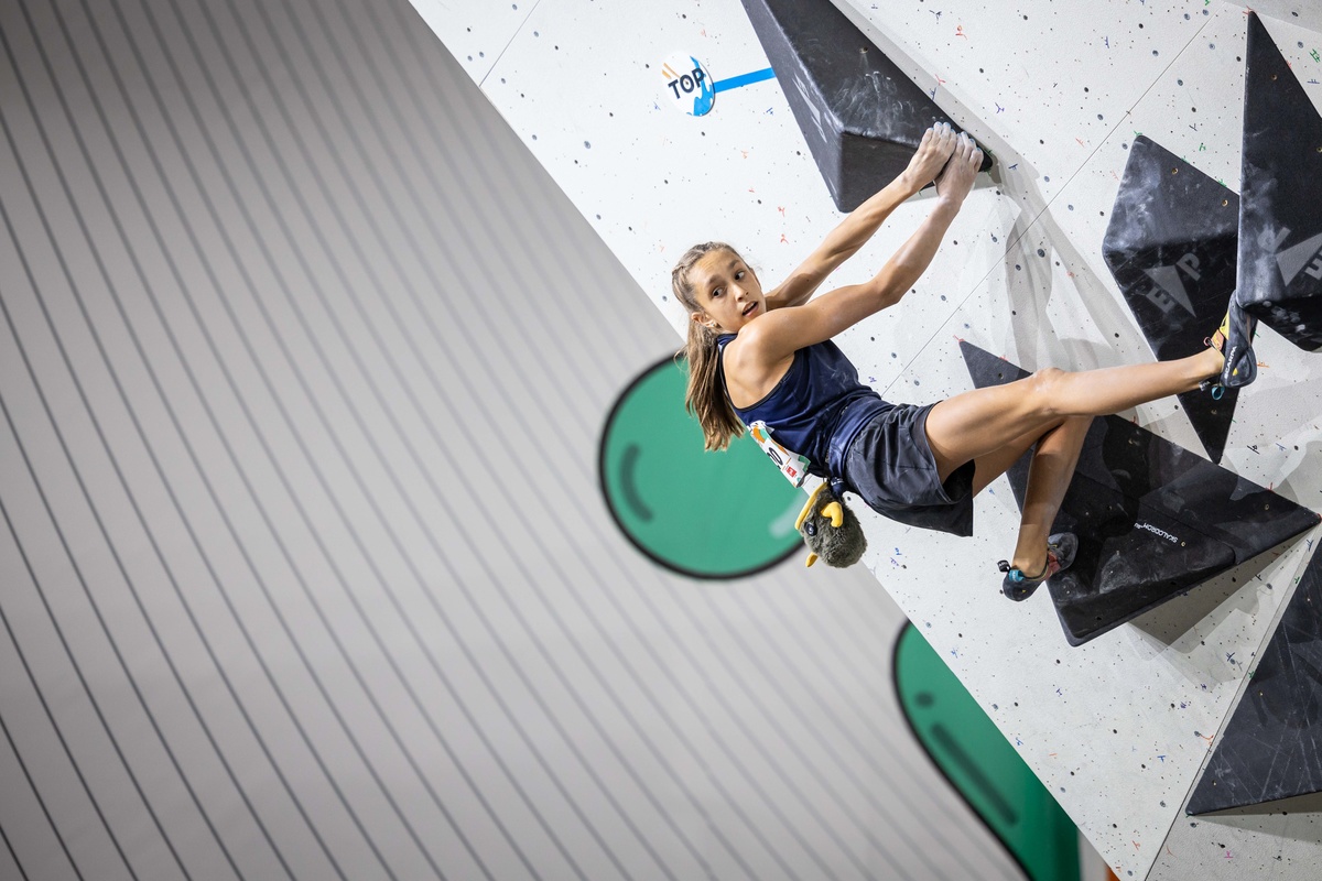 Anastasia (Annie) Sanders of the USA who won three gold medals in the Youth B category. Photo: Jan Virt/IFSC